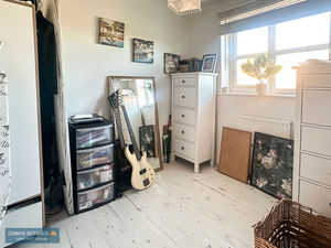 Bedroom- click for photo gallery